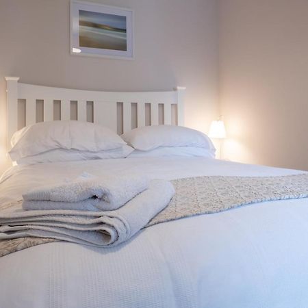 Contemporary One Bedroom Apartment Close To All Amenities In Conservation Area Tain Exterior photo