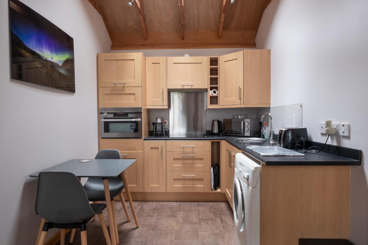 Contemporary One Bedroom Apartment Close To All Amenities In Conservation Area Tain Exterior photo