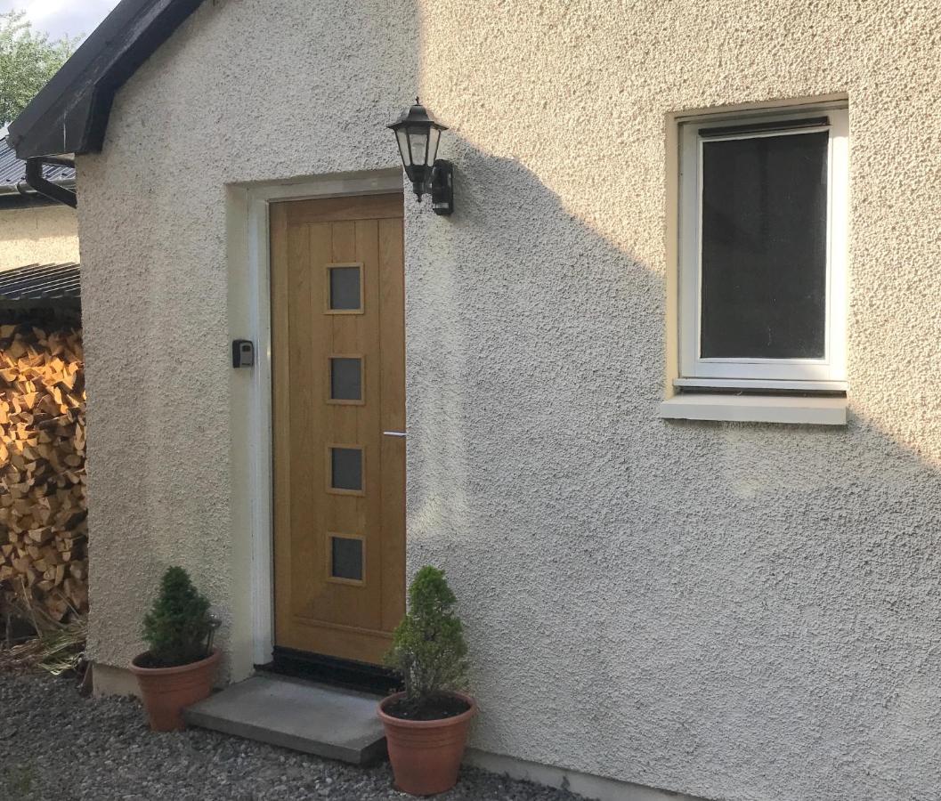 Contemporary One Bedroom Apartment Close To All Amenities In Conservation Area Tain Exterior photo