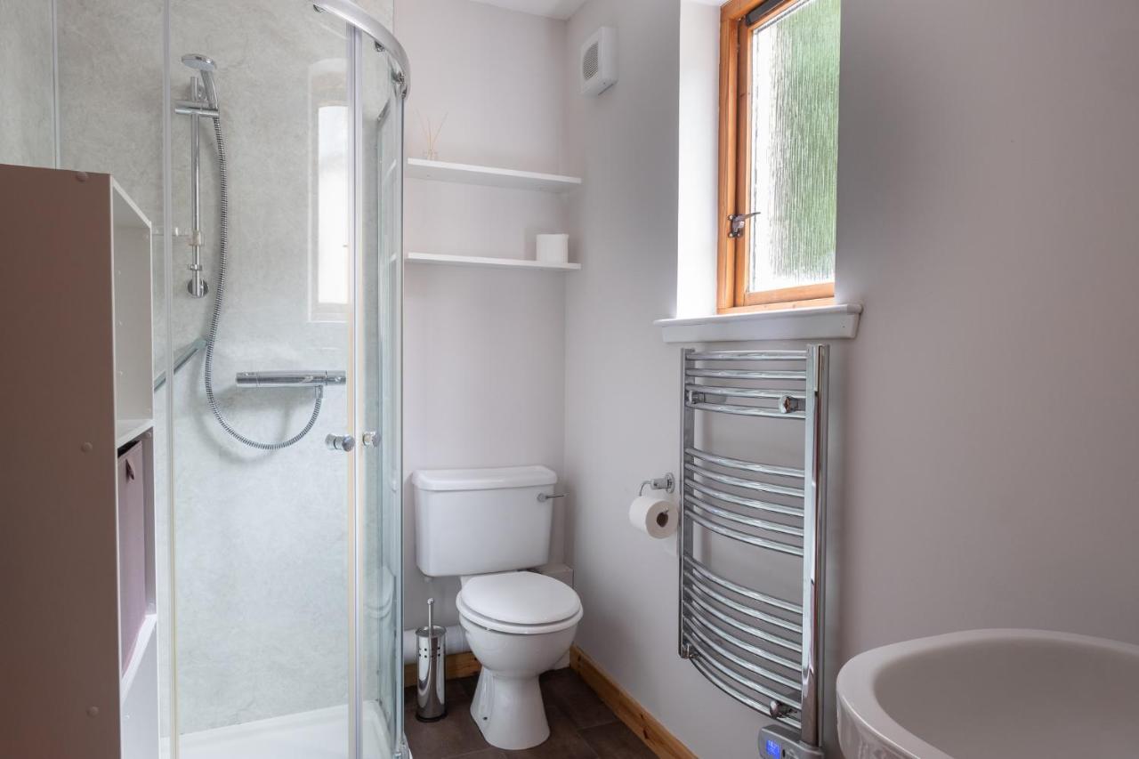 Contemporary One Bedroom Apartment Close To All Amenities In Conservation Area Tain Exterior photo